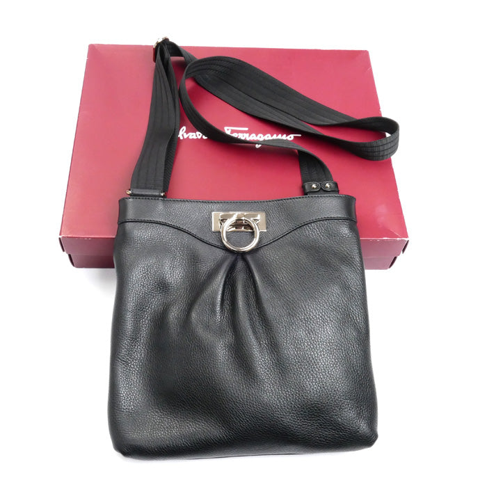 Salvatore Ferragamo サルヴァトーレフェラガモ ガンチーニ ショルダーバッグ ブラック AU-21 B499 レディース【中古】【美品】