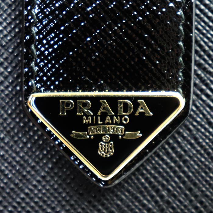 PRADA プラダ サフィアーノ トライアングルロゴ 二つ折り財布 ブラック 1MV204 2C7X F0002 レディース【中古】【美品】