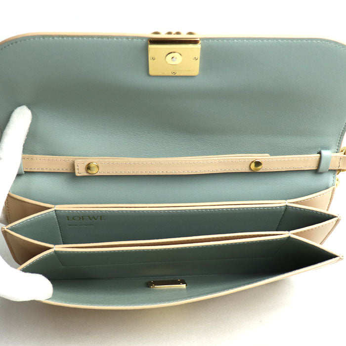 LOEWE ロエベ ゴールド クラッチバッグ LOEWE ロエベ ゴールド クラッチバッグ
