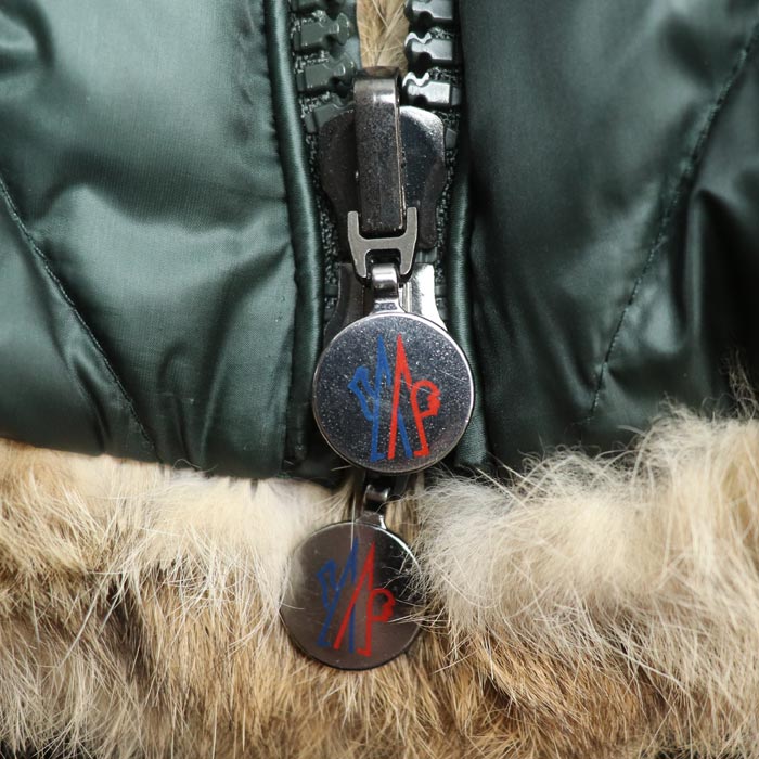 MONCLER モンクレール BASTOGNE バストーニュ リバーシブル ダウンジャケット カーキ 320914140315 
2 メンズ【中古】