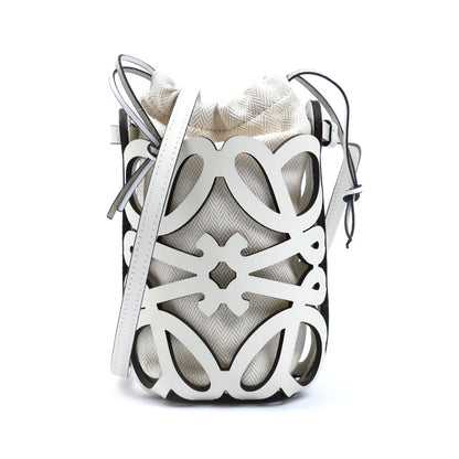 LOEWE ロエベ アナグラム カットアウト ポケット ショルダーバッグ ホワイト C922Y62X07 レディース【中古】【美品】