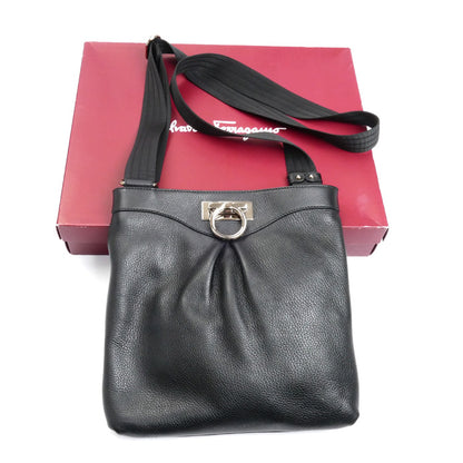 Salvatore Ferragamo サルヴァトーレフェラガモ ガンチーニ ショルダーバッグ ブラック AU-21 B499 レディース【中古】【美品】