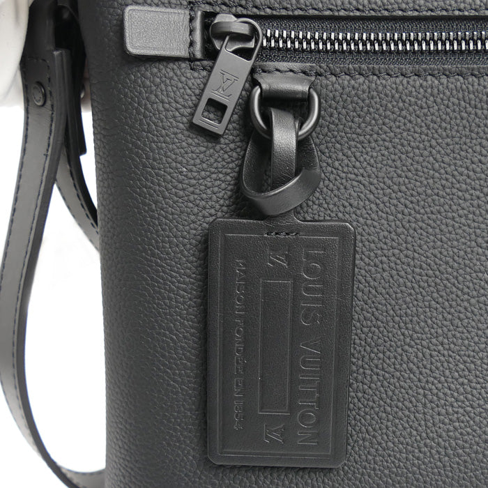 LOUIS VUITTON ルイ・ヴィトン テイクオフ ポーチ LVアエログラム ブラック M69837 ICチップ ユニセックス【中古】【美品】