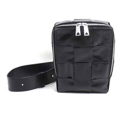 BOTTEGAVENETA ボッテガヴェネタ マキシイントレチャート カセットスリングバッグ ボディバッグ ブラック 701366 YCQ72 8803 メンズ【中古】【美品】