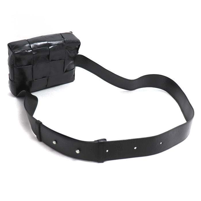 BOTTEGAVENETA ボッテガヴェネタ マキシイントレチャート カセットスリングバッグ ボディバッグ ブラック 701366 YCQ72 8803 メンズ【中古】【美品】