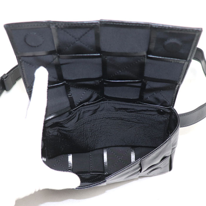 BOTTEGAVENETA ボッテガヴェネタ マキシイントレチャート カセット ボディバッグ ブラック 651053VCQ728803 メンズ【中古】【美品】