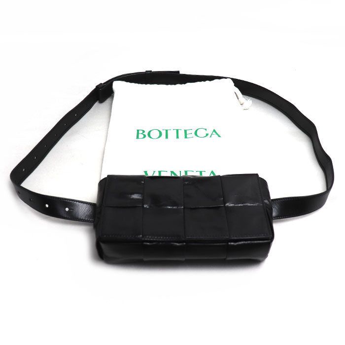 BOTTEGAVENETA ボッテガヴェネタ マキシイントレチャート カセット ボディバッグ ブラック 651053VCQ728803 メンズ【中古】【美品】
