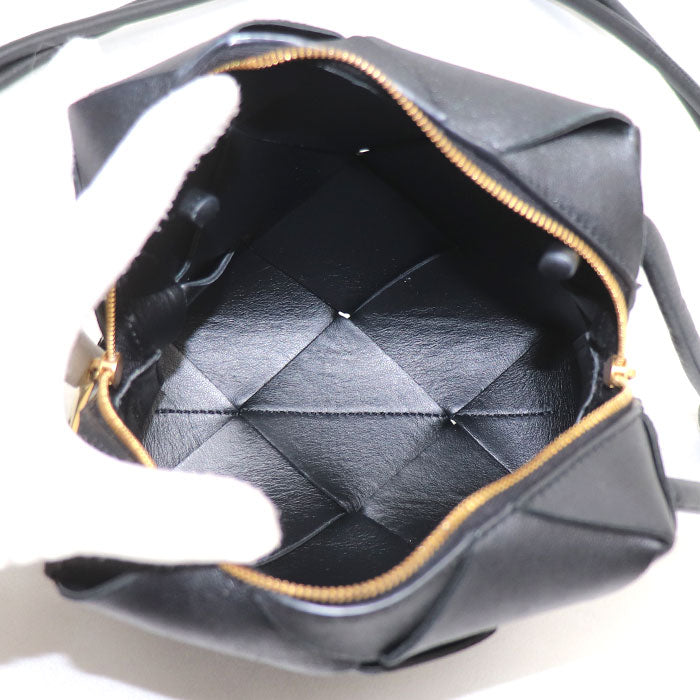 BOTTEGAVENETA ボッテガヴェネタ マキシイントレチャート ミニ カセット カメラバッグ ショルダーバッグ ブラック 701915 VCQC2 レディース【中古】