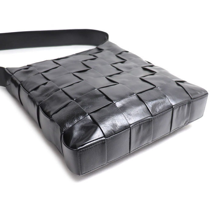 BOTTEGAVENETA ボッテガヴェネタ マキシイントレチャート カセット ショルダーバッグ ブラック 651480 VCQ71 8803 メンズ【中古】【美品】