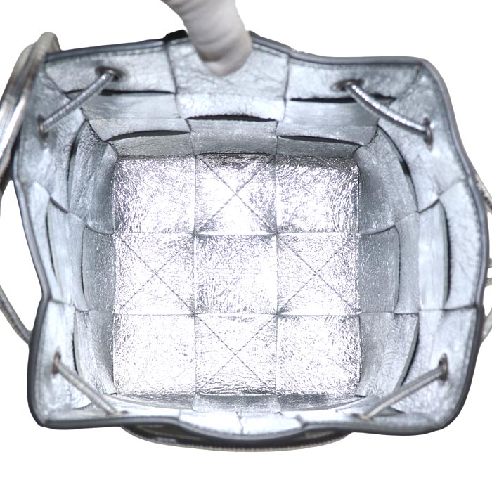 BOTTEGAVENETA ボッテガヴェネタ マキシイントレチャート カセット スモール ショルダーバッグ シルバー 752719 V2WG2 8101 レディース【中古】【美品】