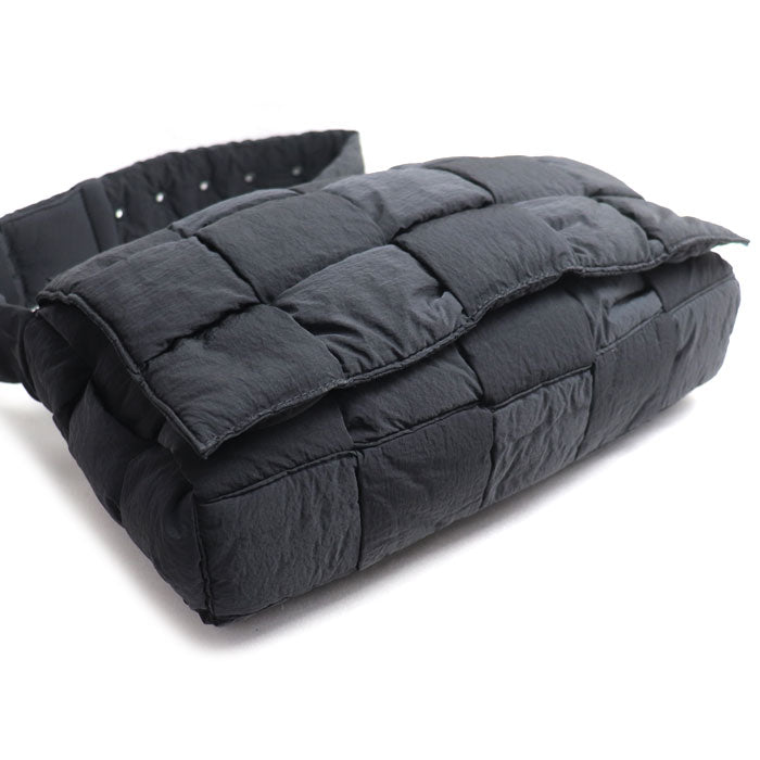 BOTTEGAVENETA ボッテガヴェネタ マキシイントレチャート パデット テック カセット ショルダーバッグ ブラック 690133 VBO81 ユニセックス【中古】【美品】
