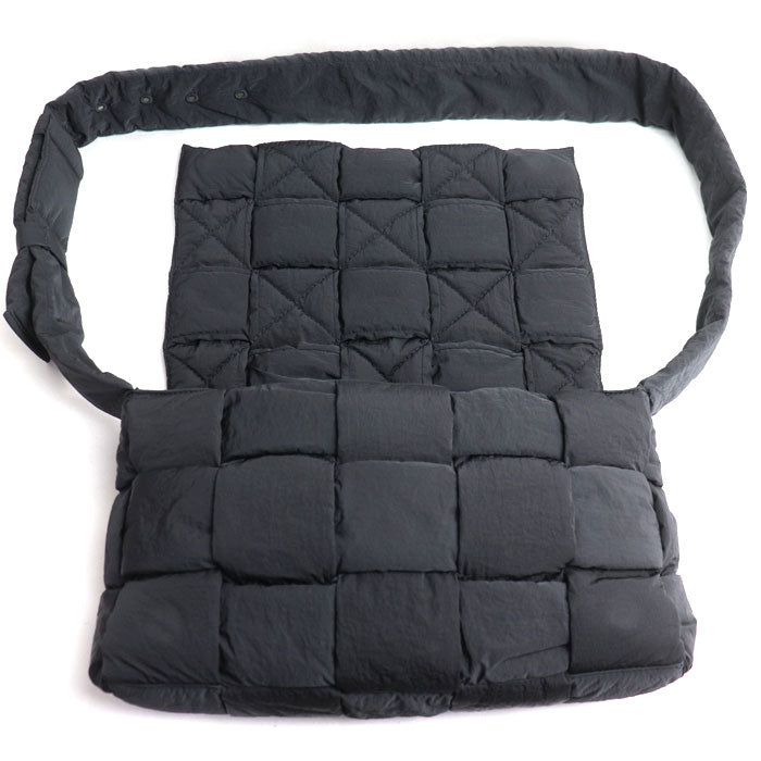 BOTTEGAVENETA ボッテガヴェネタ マキシイントレチャート パデット テック カセット ショルダーバッグ ブラック 690133 VBO81 ユニセックス【中古】【美品】